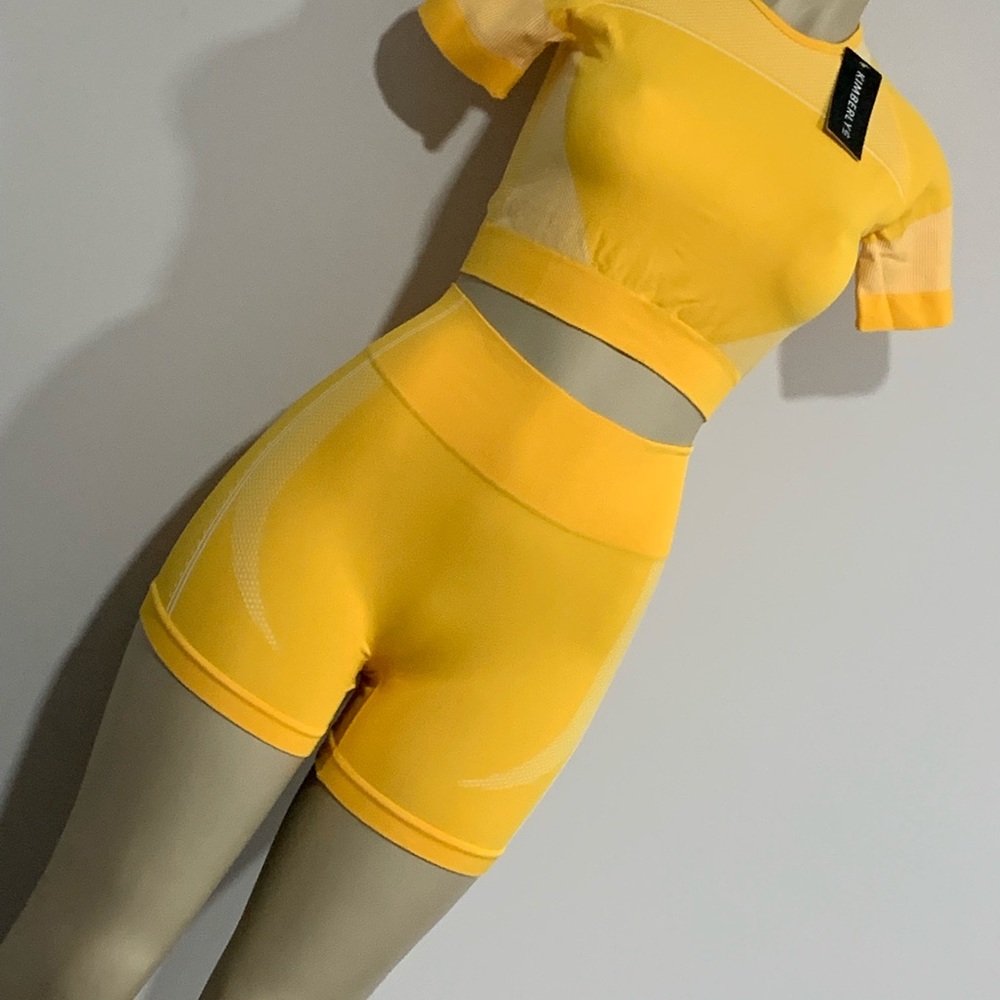 This outfit have 3 different colors.
